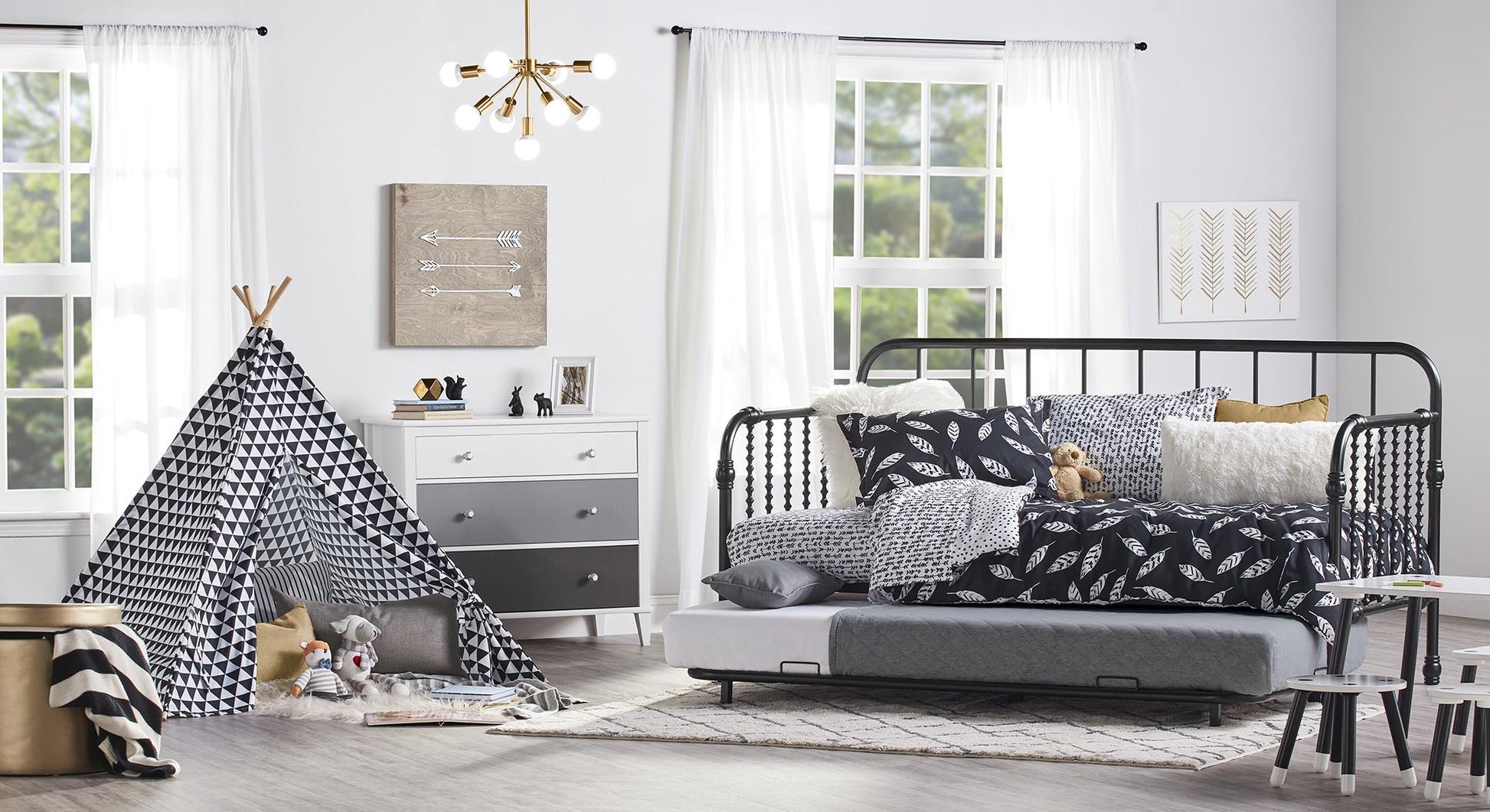 Monarch Hill Wren Metal Daybed and Trundle Set - Black - Twin
