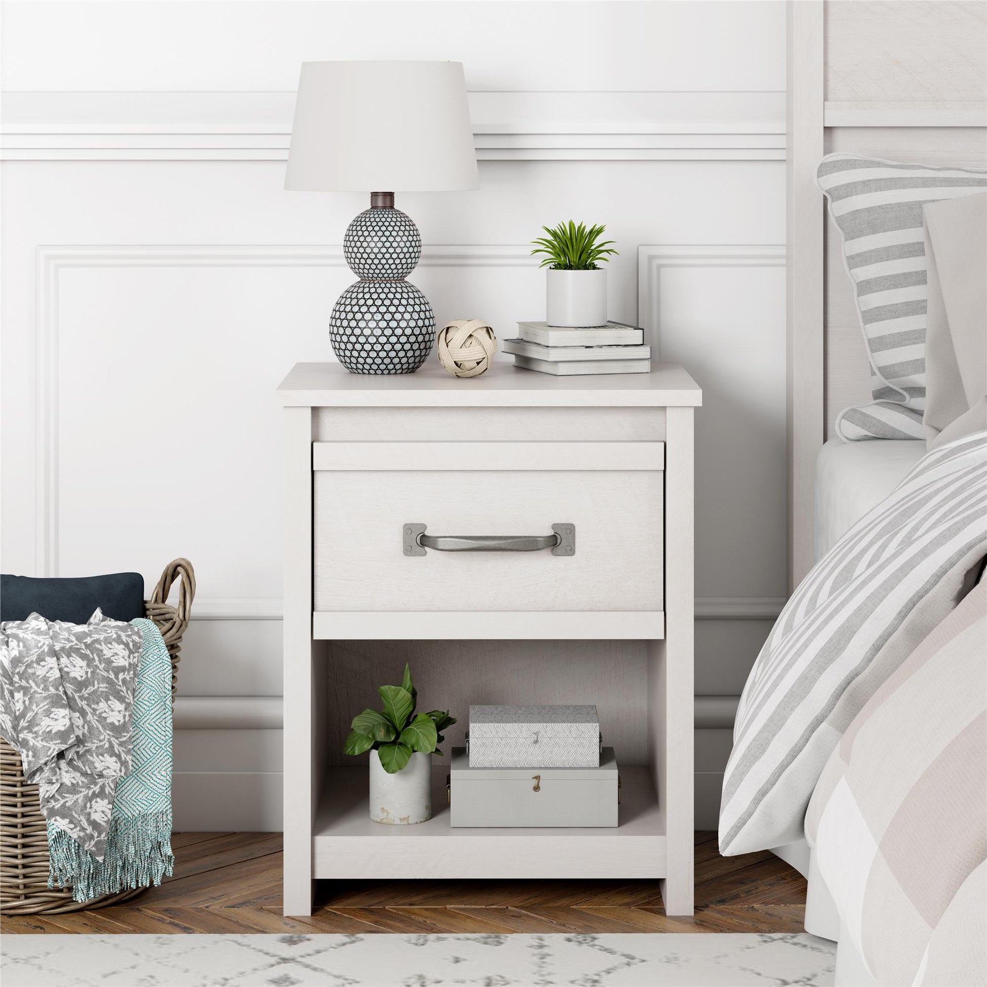Bassinger 1 Drawer Bedroom Nightstand with Pewter Handles - Gray Oak